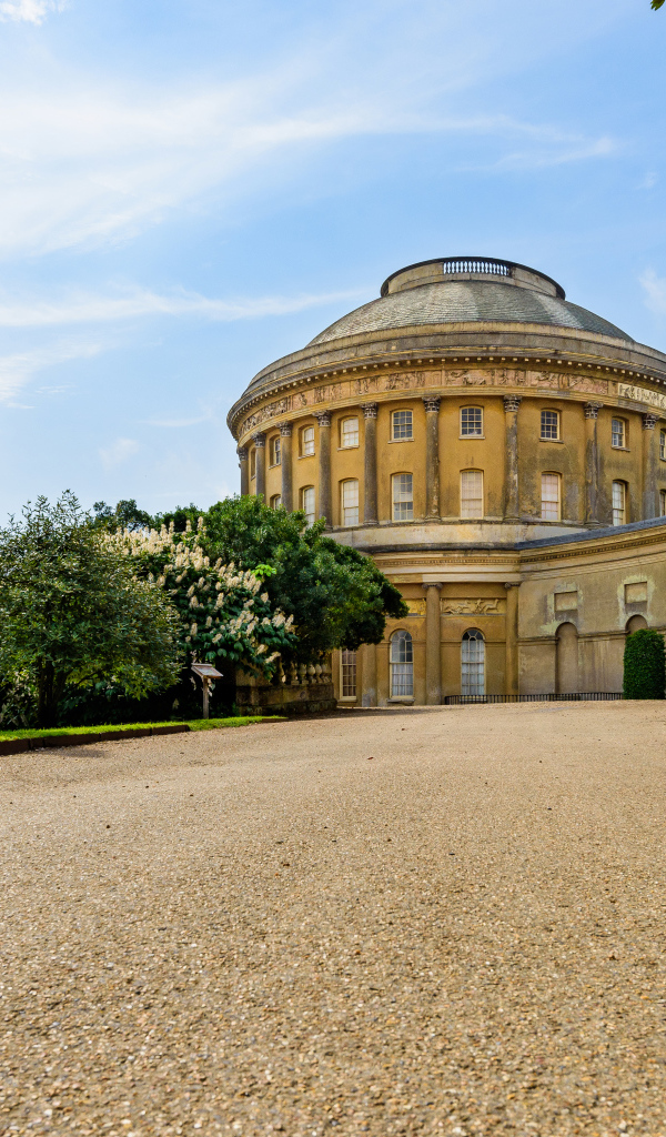 Дворец Икворт Хаус, Парк энд Гарденс, Англия