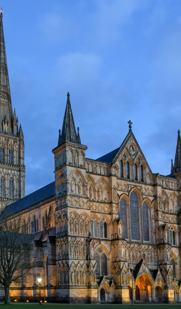 Солсберийский собор под голубым небом, Англия