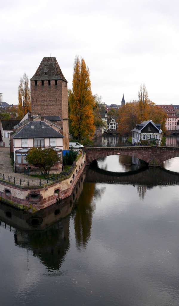 Вид на достопримечательность Страстбурга Ponts Couverts, Франция