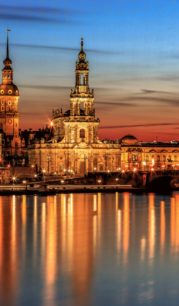 Собор Хофкирхе вечером, Дрезден. Германия 