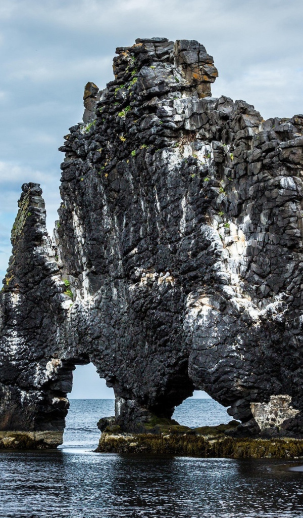 Необычная скала Хвитсеркюр, полуострова Ватнснес. Исландия 