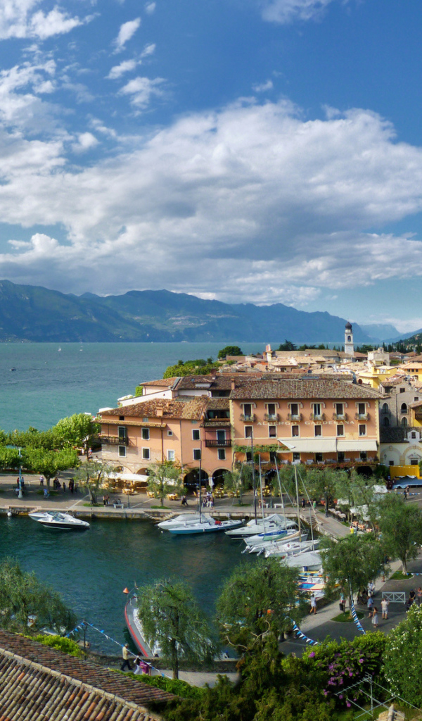 Коммуна Торри-дель-Бенако, Италия 