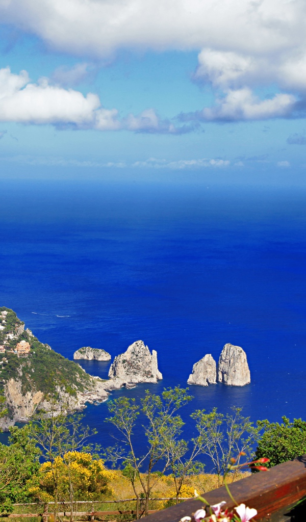 Живописный остров Капри, Италия 