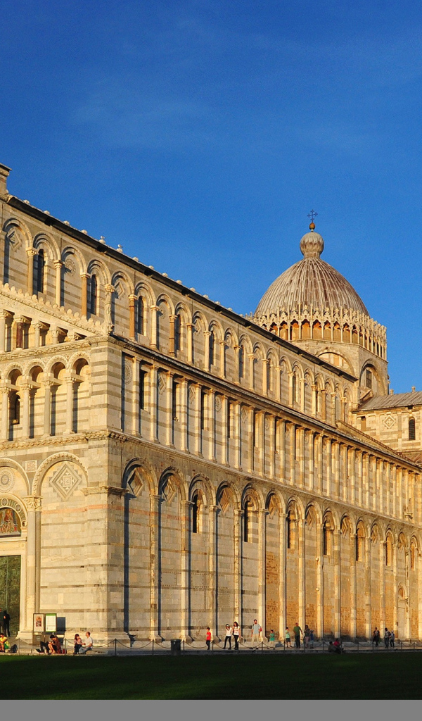 Храм у Пизанской башни, Пиза. Италия