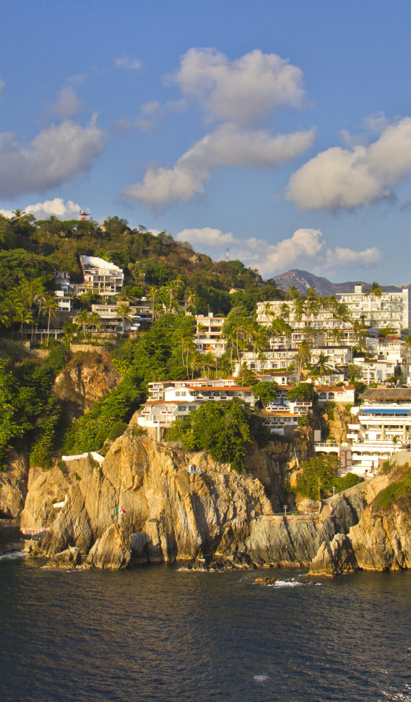 Дома на скале у побережья,  город Акапулько Мексика
