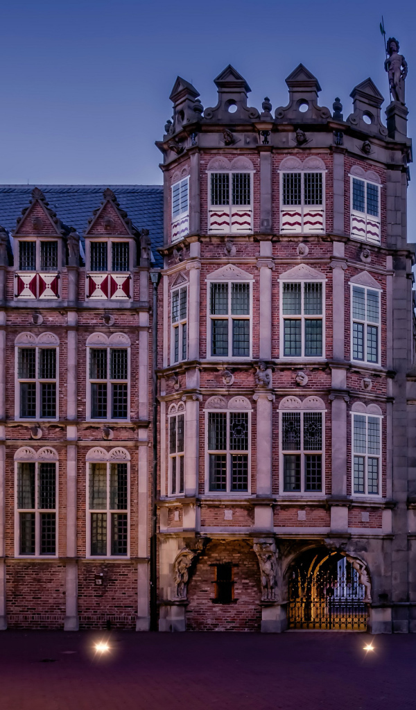 Памятник архитектуры Дом дьявола, Нидерланды 