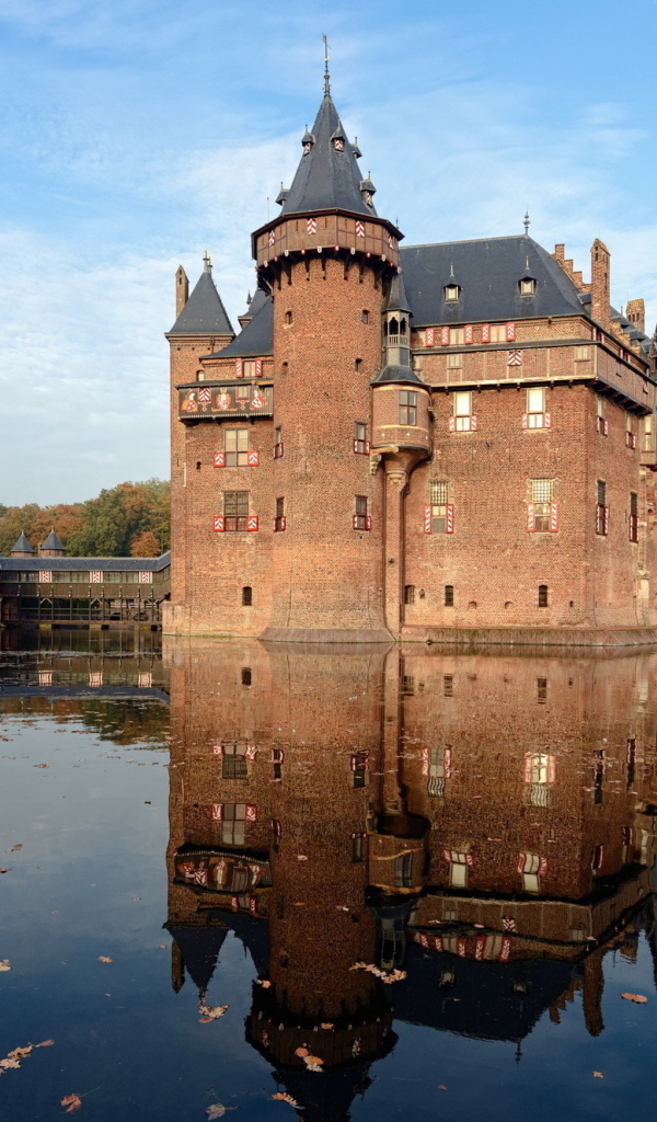 Замок Де Хаар на  воде, Нидерланды 