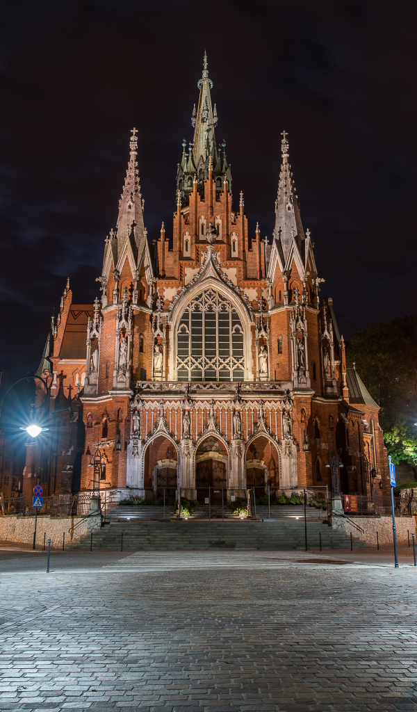 Церковь St. Joseph's Church в свете ночных фонарей, Краков. Польша