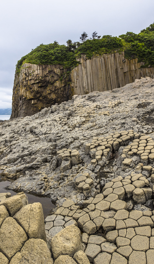 Брусчатка мыса Столбчатого, Курильские острова. Россия 