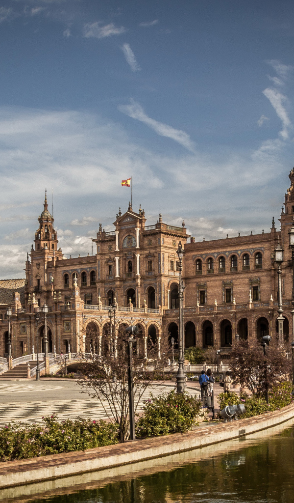 Дворец на центральной площади в городе Севилья,  Испания
