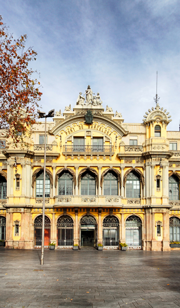 Здание морского порта, Барселона. Испания 