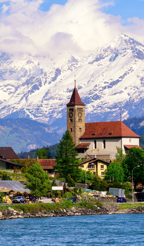 Красивые дома в Швейцарии у озера 