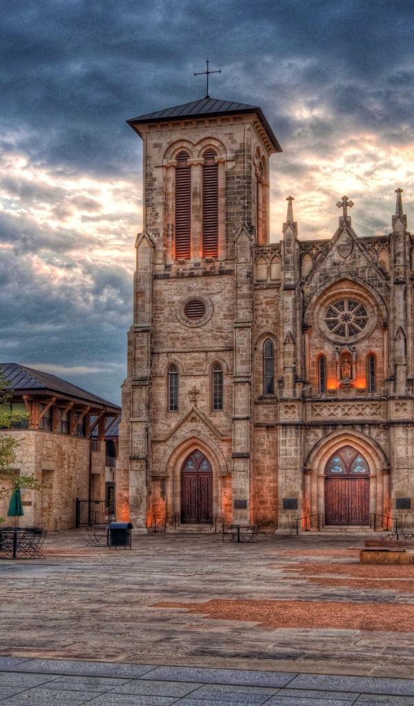 Собор Сан-Фернандо под красивым небом, город Сан - Антонио,  Техас. США