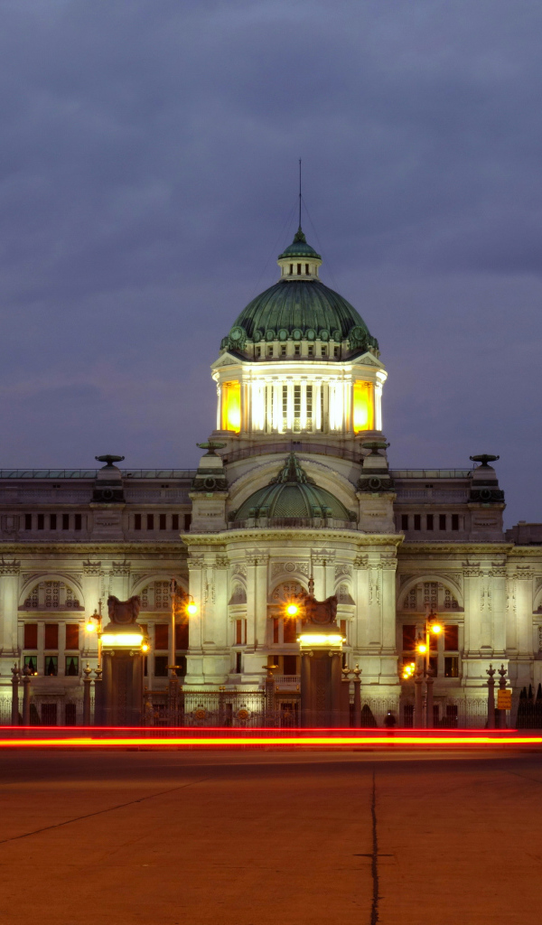 Здание Тронного зала Ананда-Самакхом, Тайланд 