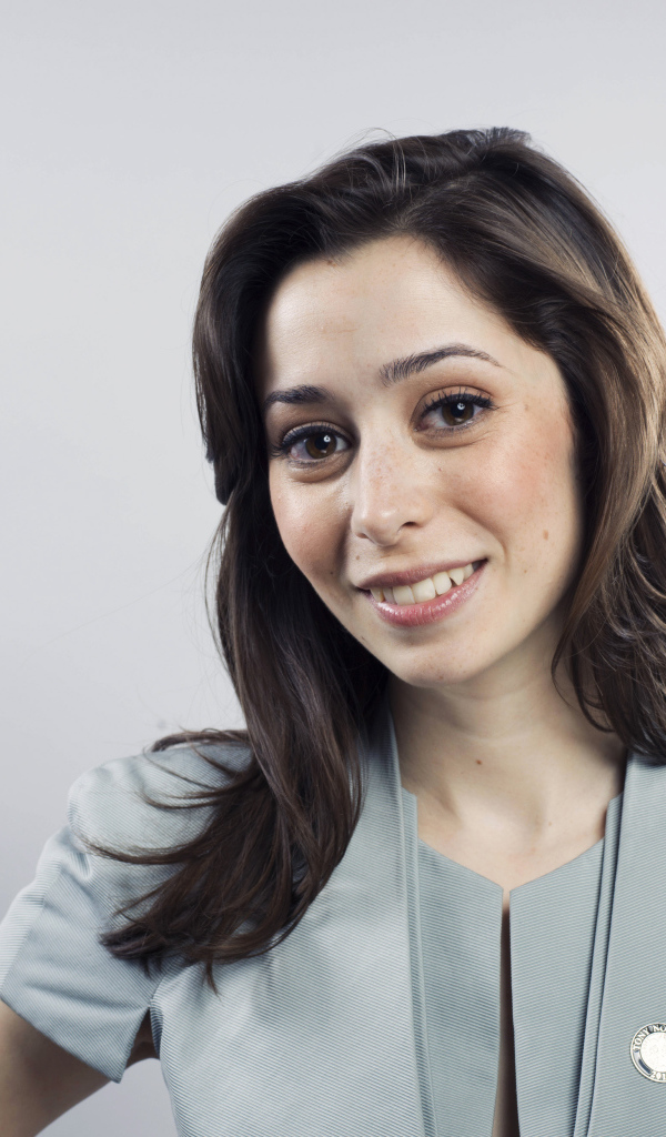 Актриса Кристин Милиоти фото на белом фоне