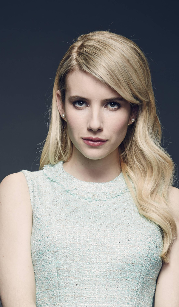 Актриса блондинка Эмма Робертс 