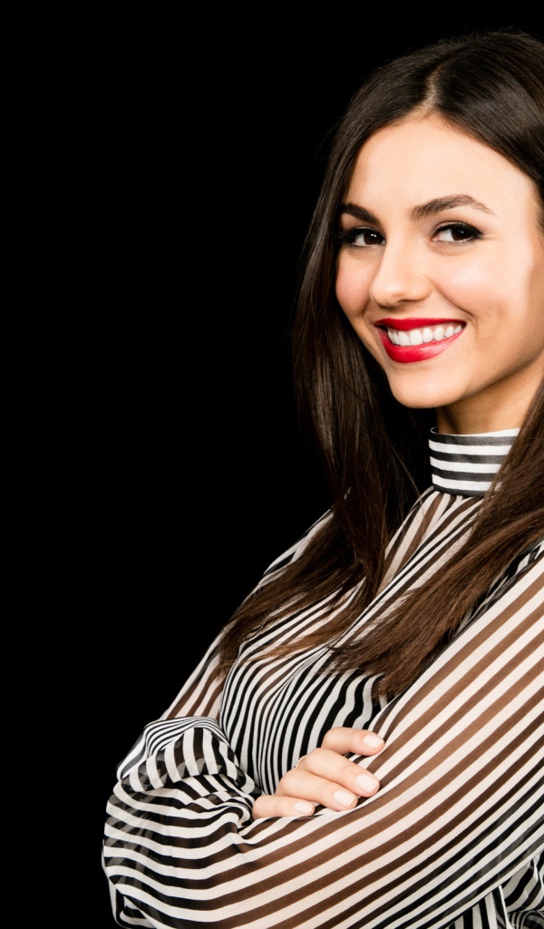 Актриса с красивой улыбкой Виктория Джастис 