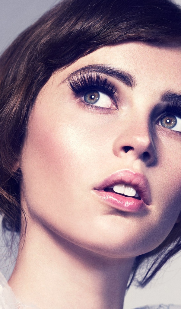 Актриса с выразительными глазами Фелисити Джонс 