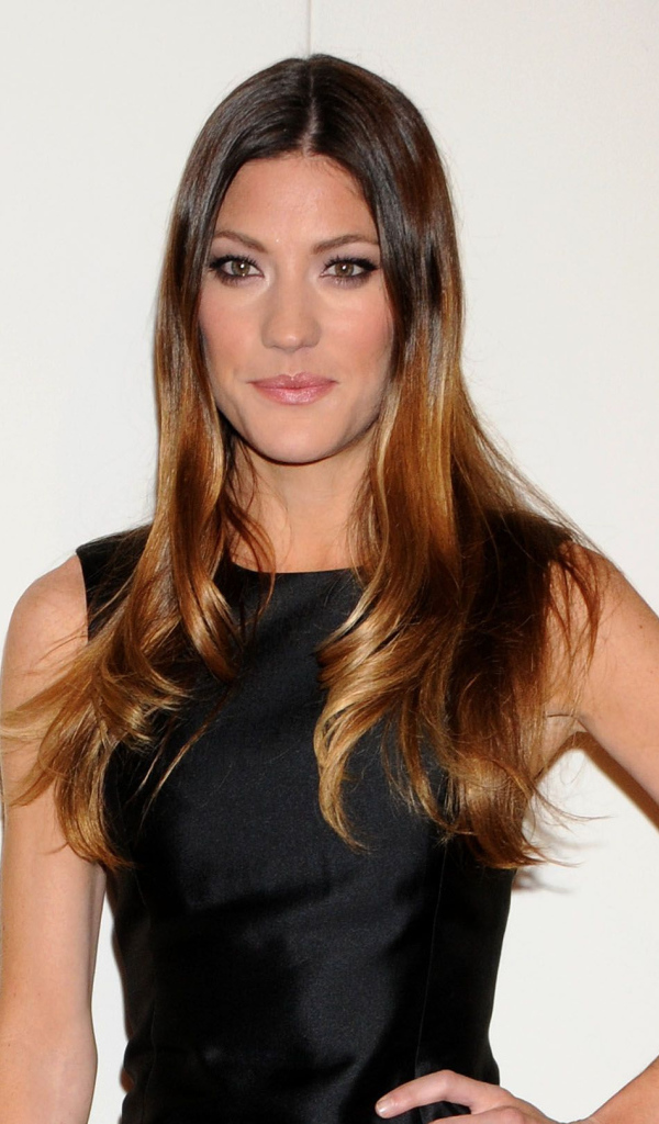 Американская актриса Дженнифер Карпентер в черном платье 