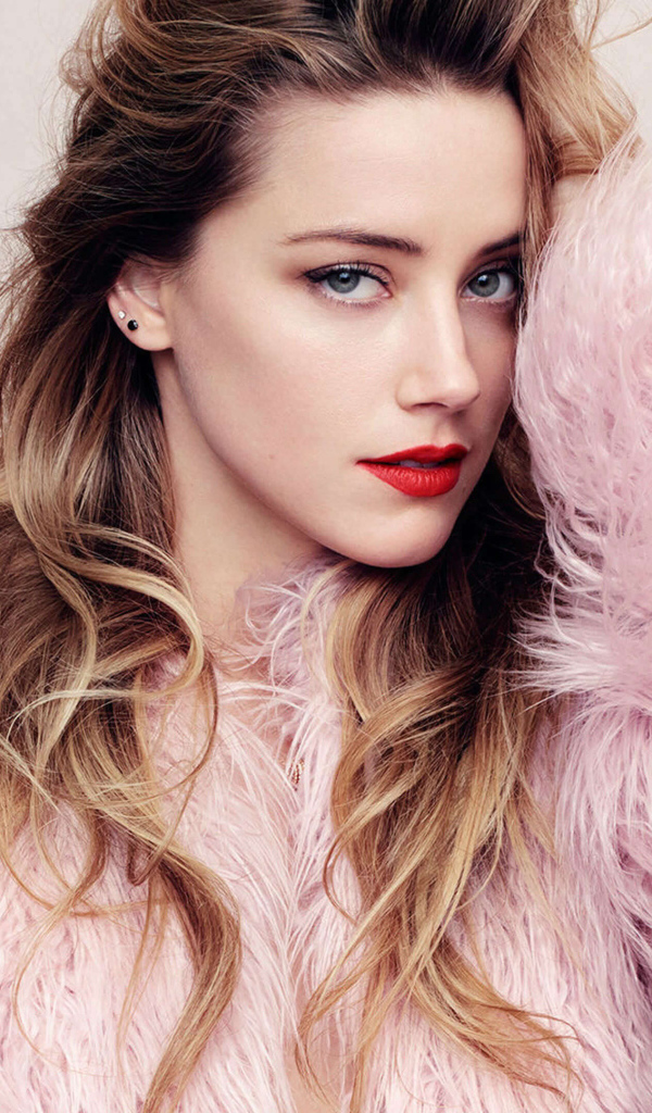 Американская актриса блондинка Эмбер Хёрд 