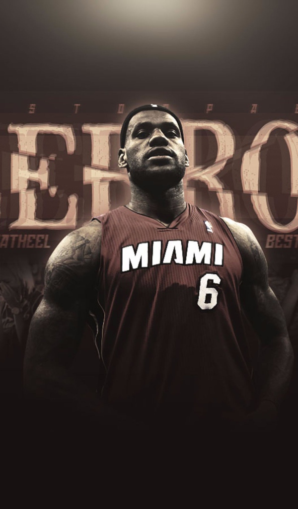 Баскетболист Леброн Джеймс в футболке Майами Хит 