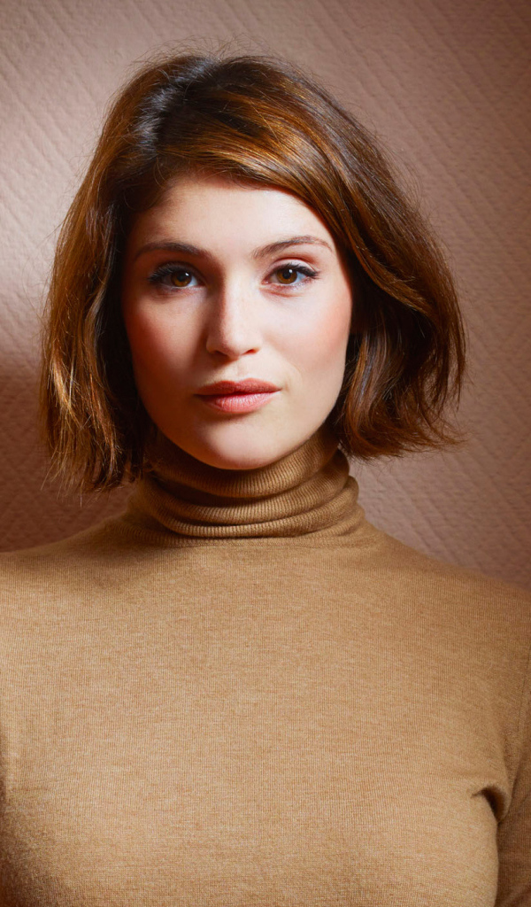 Красивая кареглазая актриса Джемма Артертон