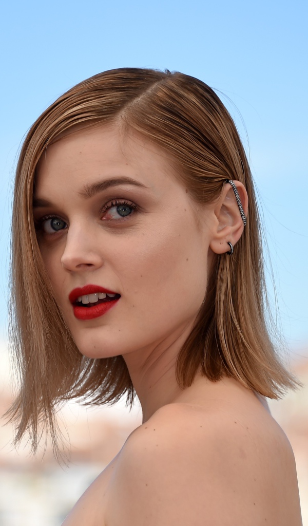 Красивая нежная актриса Белла Хиткот