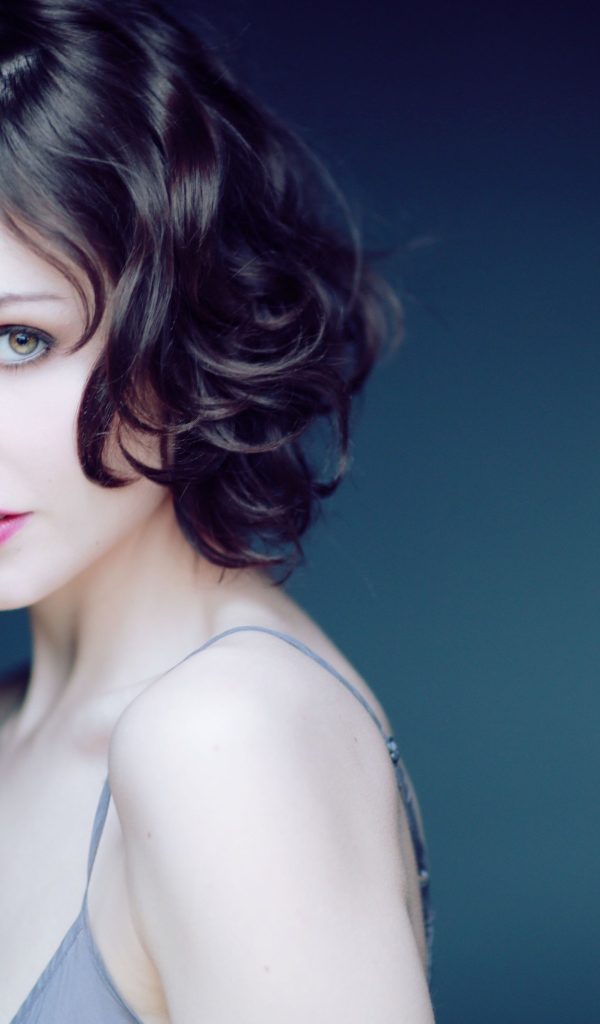 Красивая нежная девушка актриса  Таппенс Мидлтон