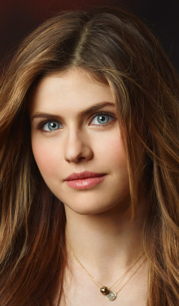 Голубоглазая брюнетка актриса Александра Даддарио 