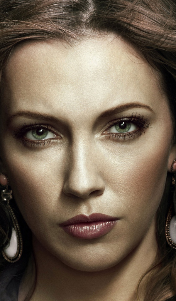 Эффектная актриса Кэти Кэссиди с красивыми украшениями