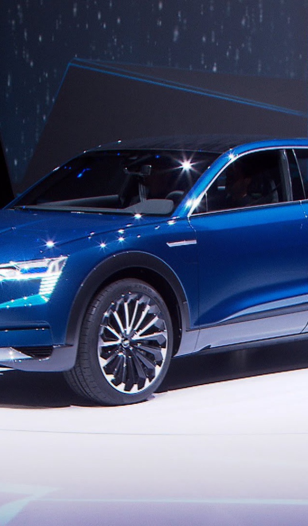 Электрокроссовер Audi Q6 E-tron модель 2018 года 