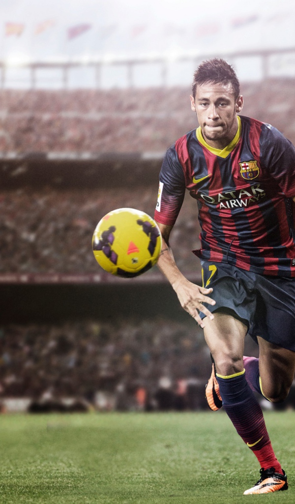 Футболист Неймар на футбольном поле с мячом