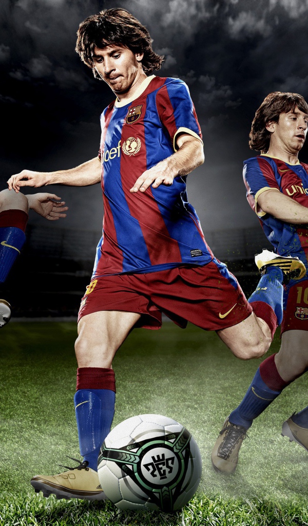 Лионель Месси играет с мячом 