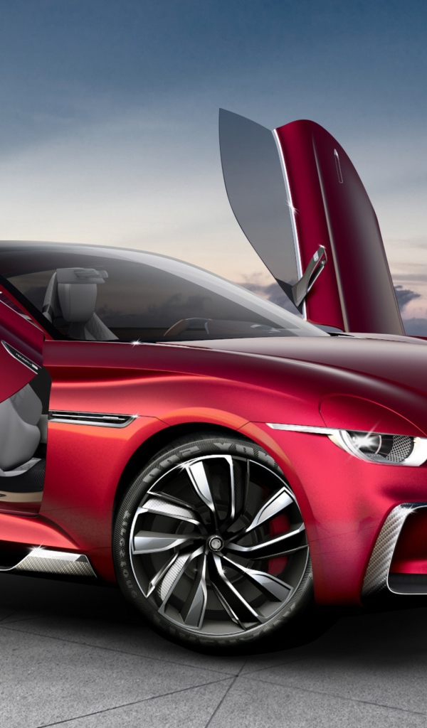 Бордовый электромобиль MG E-Motion с открытыми дверями