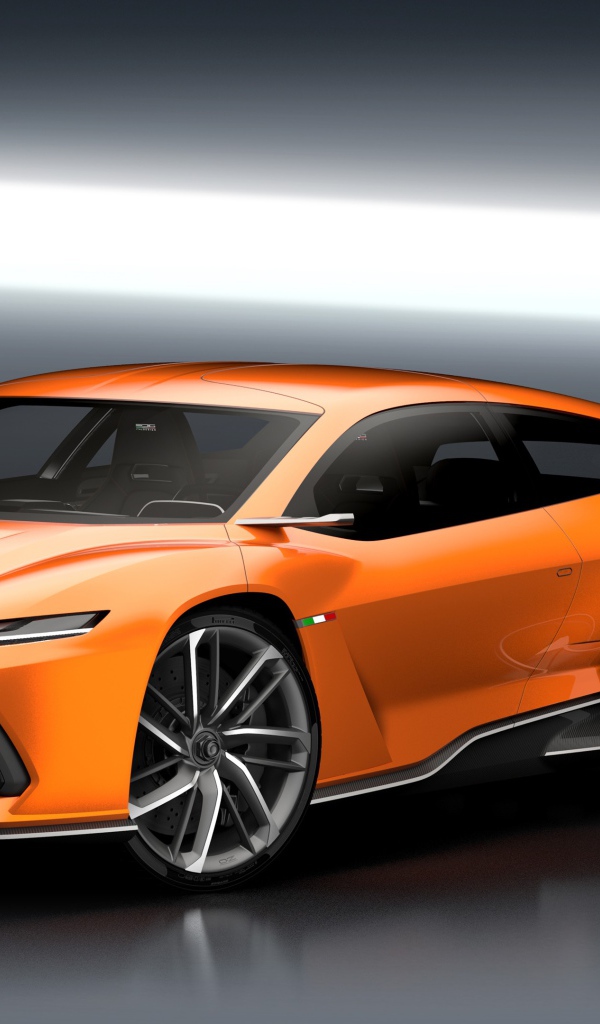 Оранжевый электромобиль GT Zero на заправке