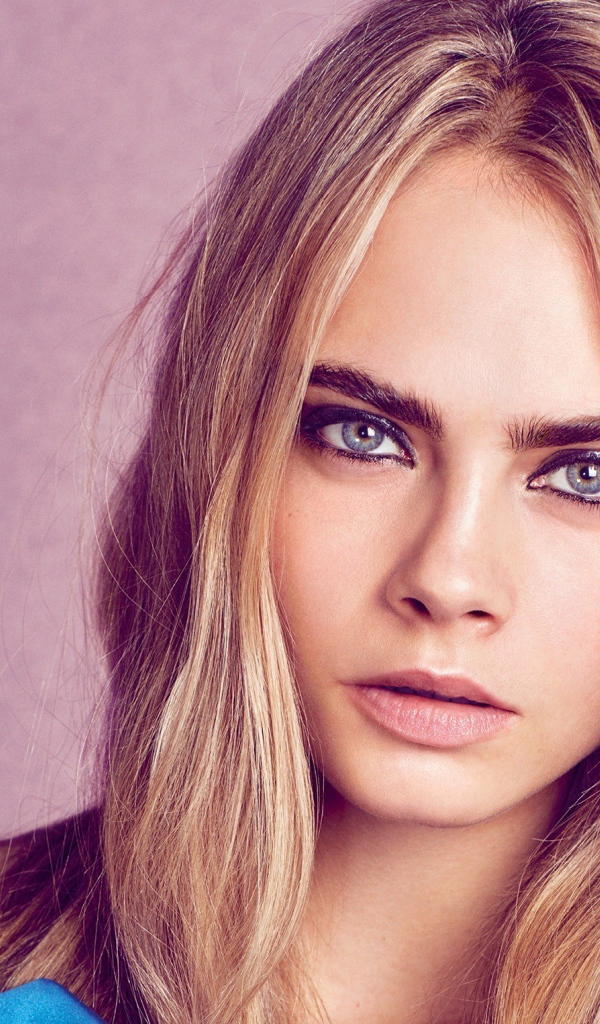 Популярная молодая актриса Кара Делевинь 