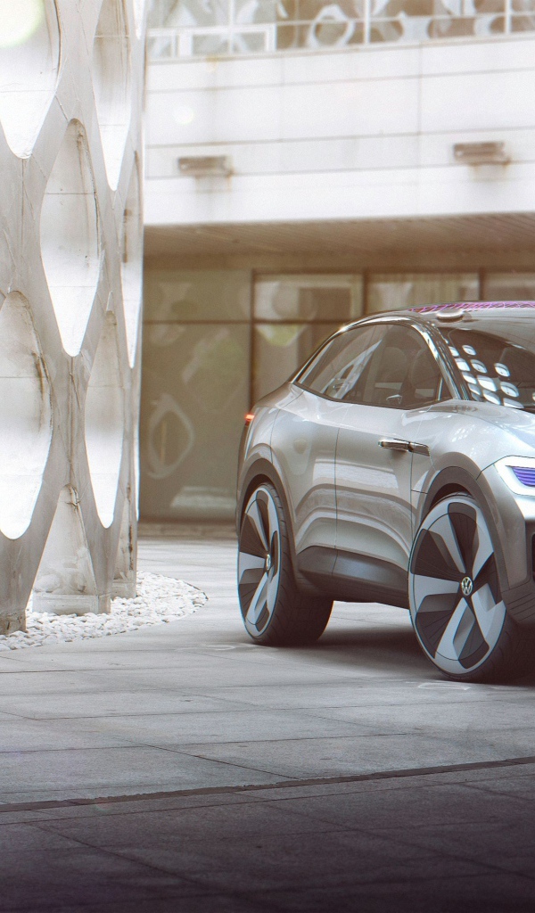 Серебристый электрический кроссовер Volkswagen I.D. Crozz, 2017