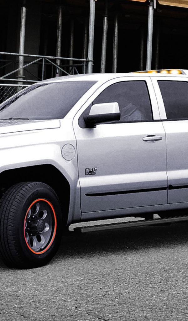 Серебристый электрический пикап Workhorse W-15, 2017