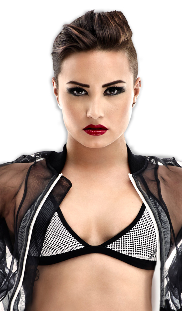 Эффектная американская актриса и певица Деми Ловато