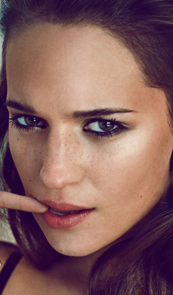 Эффектная молодая актриса Алисия Викандер