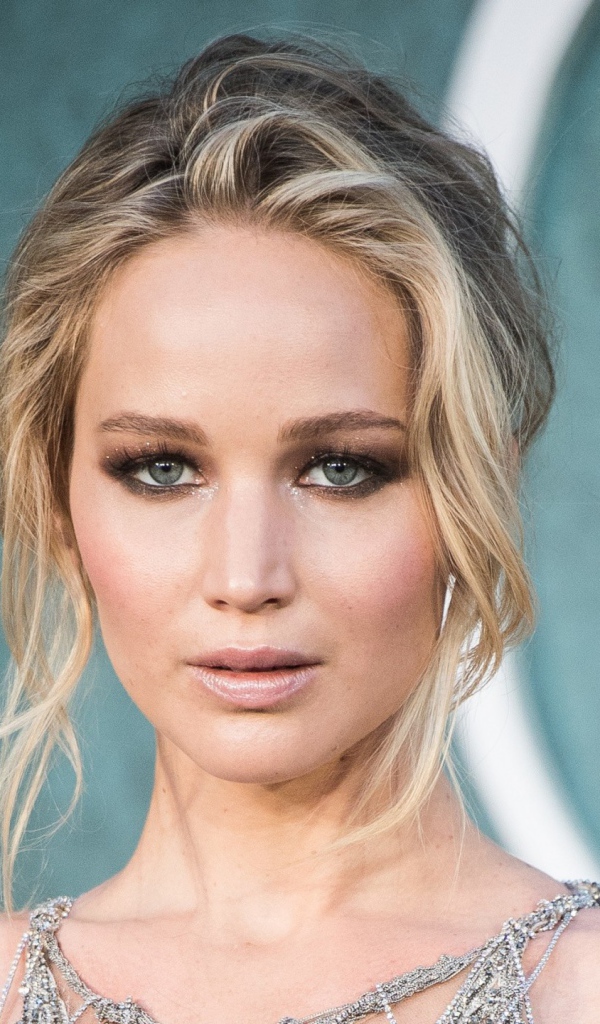 Стильная блондинка актриса Дженнифер Лоуренс