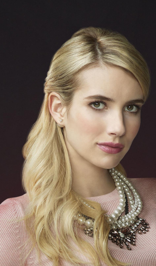 Стильная молодая актриса Эмма Робертс 