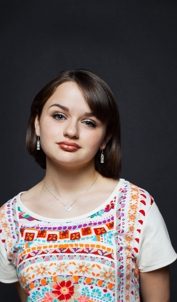 Милая молодая актриса Джои Кинг