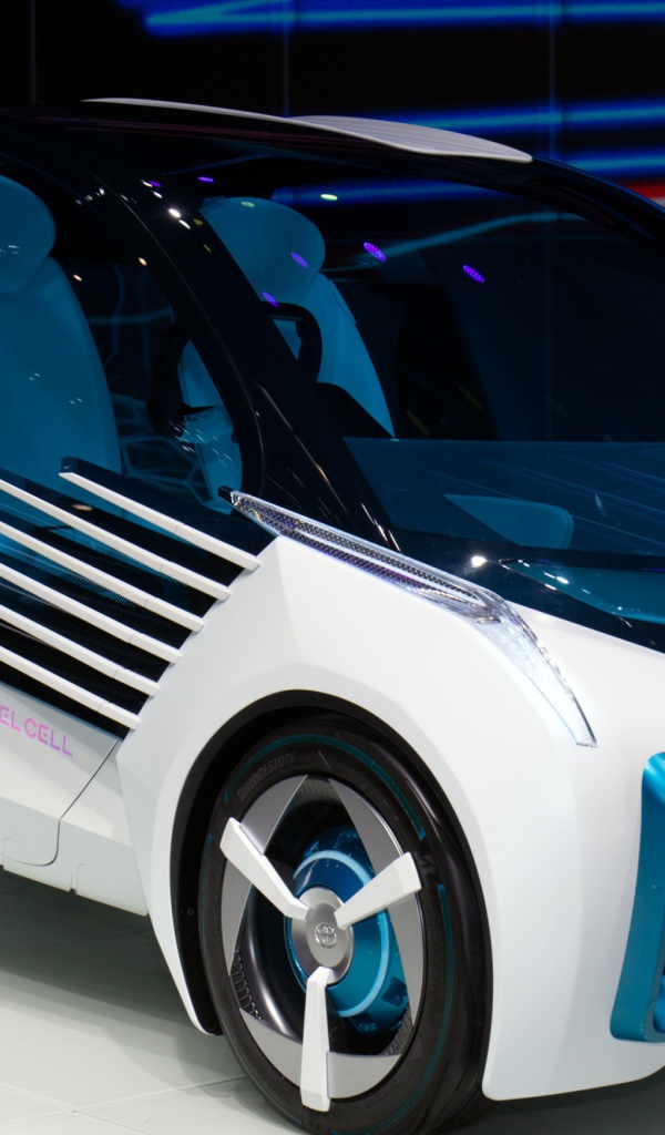 Необычный электромобиль Toyota FCV Plus