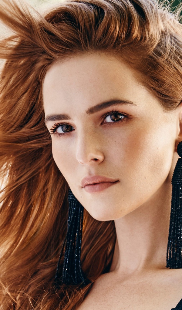 Молодая американская актриса Зои Дойч 