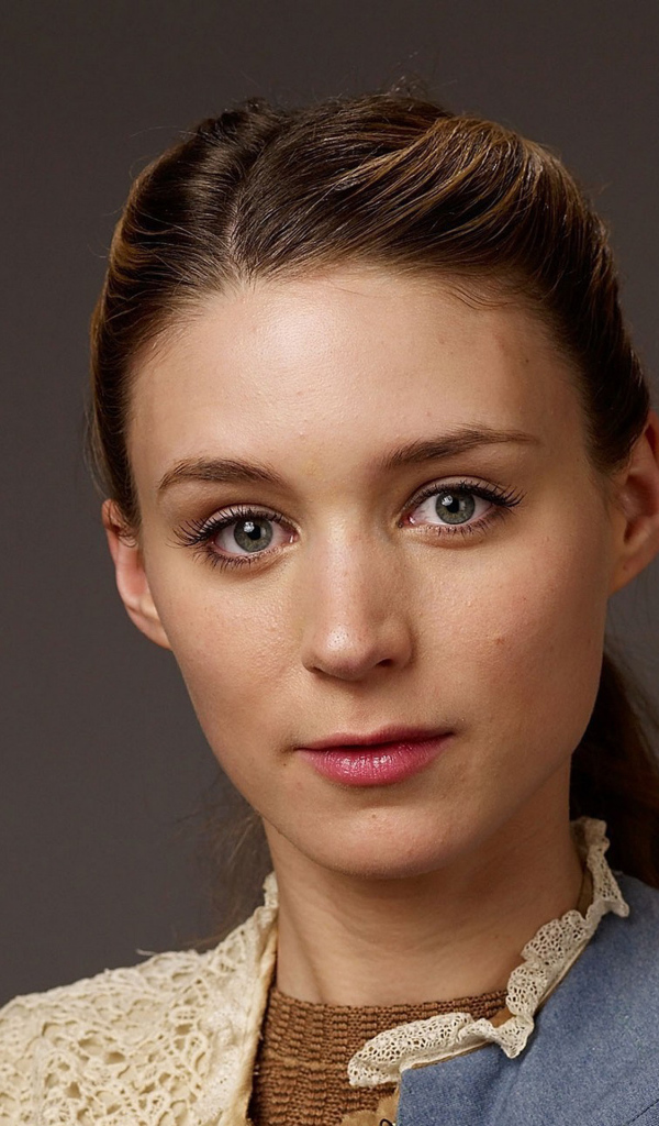 Молодая актриса брюнетка Руни Мара 
