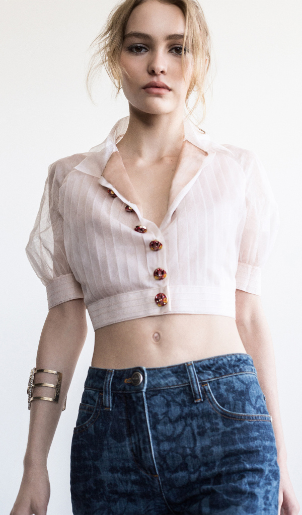 Молодая актриса Лили-Роуз  Депп