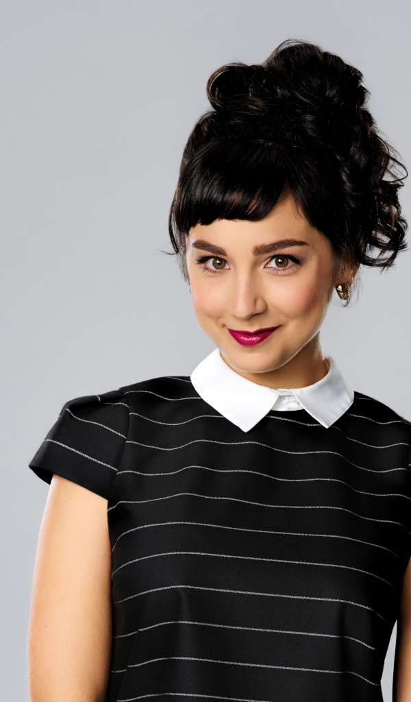 Молодая актриса брюнетка Молли Эфраим 