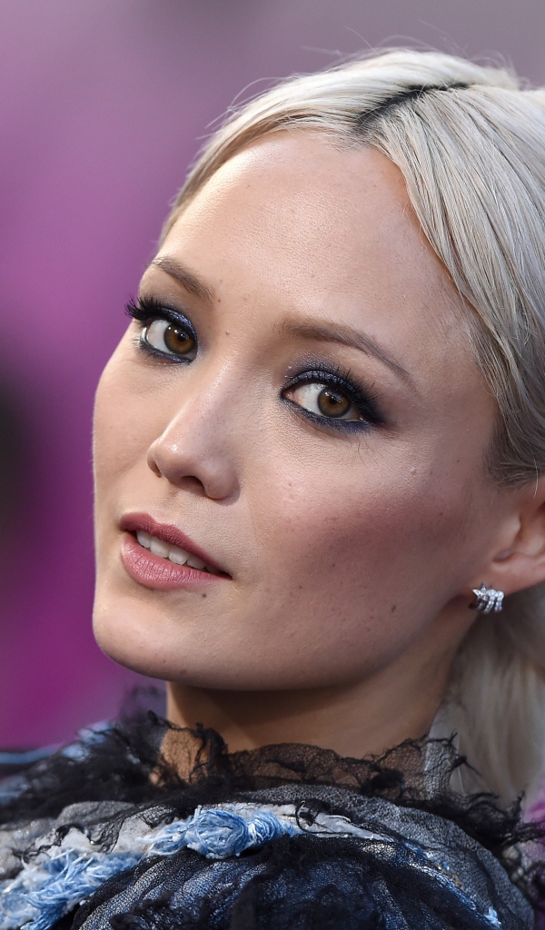 Молодая девушка французская актриса Пом Клементьефф