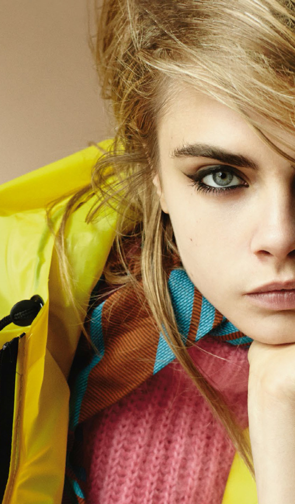 Молодая девушка актриса Кара Делевинь 